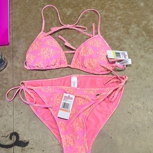 Vineyard vines bikini brand new. Medium top, small bottom